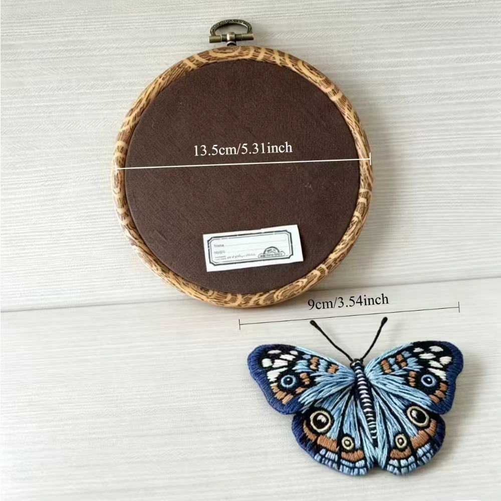 A delicate and niche deep blue - Embroidery Whale avis et prix